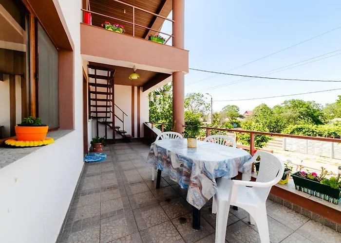 Flory De Inchiriat 3*